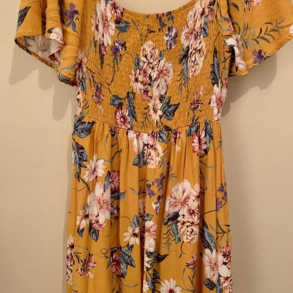 Beautiful Summer Yellow Floral Boutique Dress 💛 - Picture 2 of 3